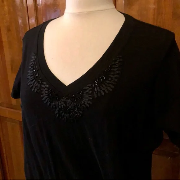 Jones New York Signature Woman Black Beaded V-Neck T-Shirt, 1X - Picture 4 of 10